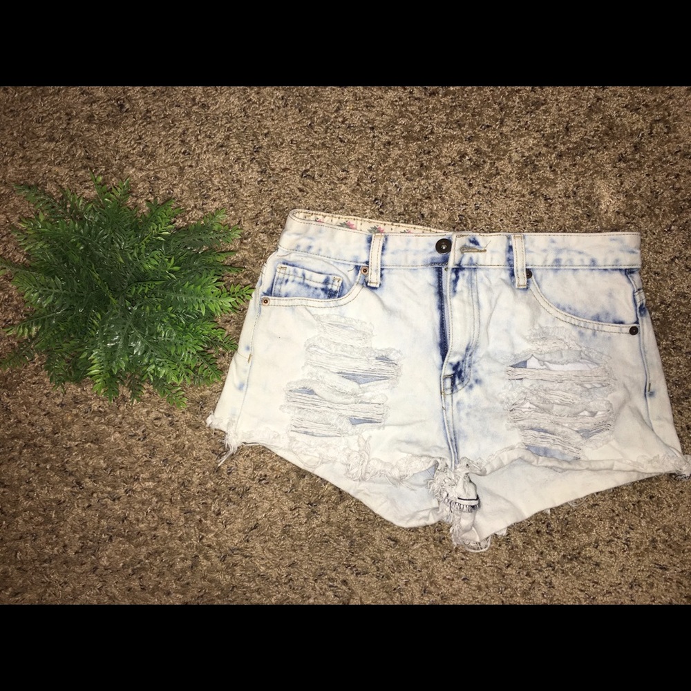 Mid/high rise shorts